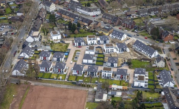 Aerial view, housing estate Schwarze-Heide-Weg, Biefangstraße, Buschhausen, Oberhausen, Ruhr area, North Rhine-Westphalia, Germany, DE, single-family houses, Europe, property tax, real estate, aerial view, aerial photography, aerial photography, overview, bird's-eye view, housing estate, living and living, residential area, residential houses, quality of living, residential neighbourhood, housing estate, birds-eyes view, overview