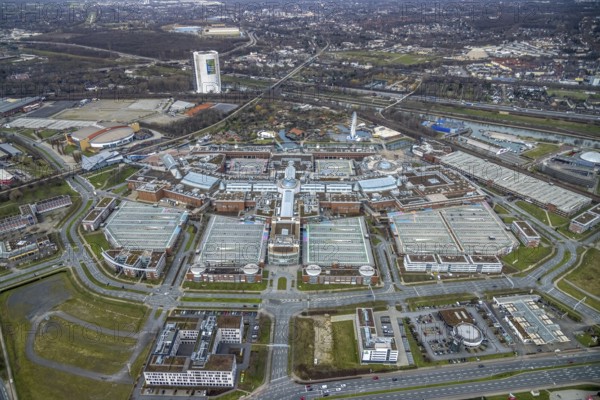 Aerial view, CentrO Oberhausen shopping centre, renovation work on the covered gasometer, Borbeck, Oberhausen, Ruhr area, North Rhine-Westphalia, Germany, DE, shopping, shopping centre, shopping markets, shopping square, shopping centre, Europe, aerial view, aerial photography, aerial photography, renovation work, Ferris wheel, shopping, shopping, shopping centre, overview, bird's-eye view, bird's-eye view, overview