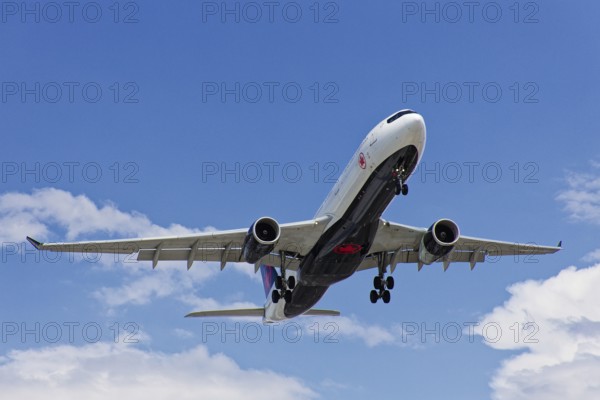 Passenger plane on landing approach, Montreal, Province of Quebec, Canada