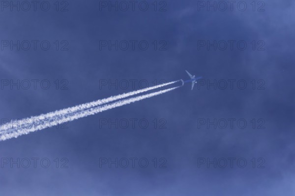 High flying passenger plane, Province of Quebec, Canada
