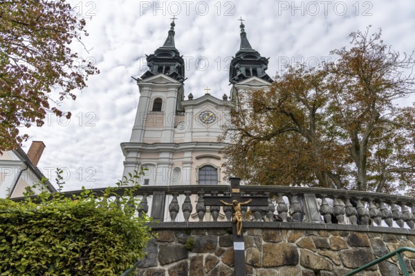 View of a baroque church with autumnal trees in the foreground, Pöstlingsbergkirche pilgrimage basilica Sieben Schmerzen Maria Linz Upper Austria Austria