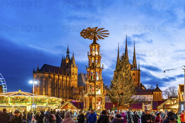 Christmas market with Christmas pyramid in front of Erfurt Cathedral and the Church of St Severus on Cathedral Square in the old town centre of Erfurt at dusk, Thuringia, Germany