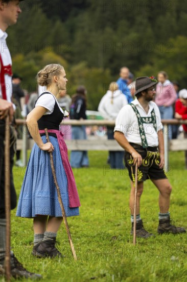 Cattle drive, herdsman, herdswoman, lederhosen, dirndl, traditional traditional costume, Oberstdorf, Oberallgäu, Allgäu Alps, Bavaria, Germany