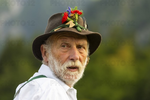 Cattle drive, herdsman, portrait, felt hat, traditional traditional costume, Oberstdorf, Oberallgäu, Allgäu Alps, Bavaria, Germany