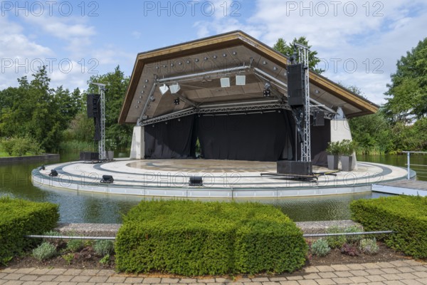 Lake stage in the spa gardens, Bad Staffelstein, Upper Franconia, Franconia, Bavaria, Germany