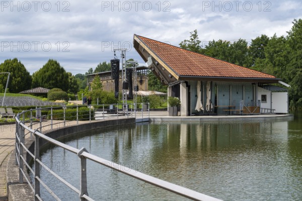 Lake stage in the spa gardens, Bad Staffelstein, Upper Franconia, Franconia, Bavaria, Germany