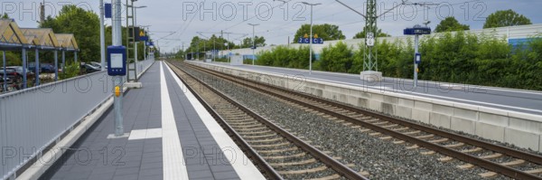 Empty platform, railway tracks, no train, Bad Staffelstein, Upper Franconia, Franconia, Bavaria, Germany