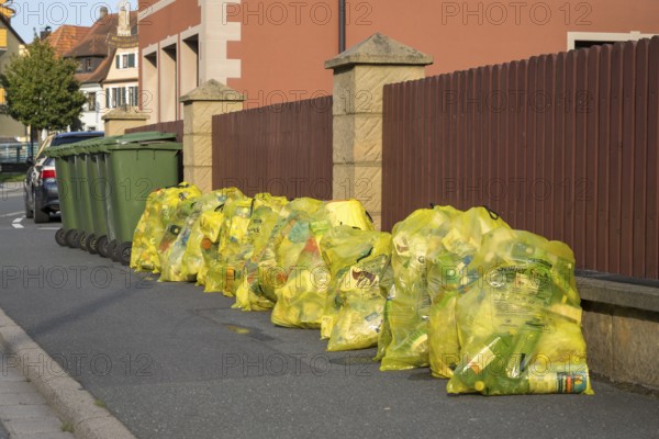 Yellow bags for plastic waste and green bins for organic waste at the roadside, waste separation, Bad Staffelstein, Upper Franconia, Franconia, Bavaria, Germany