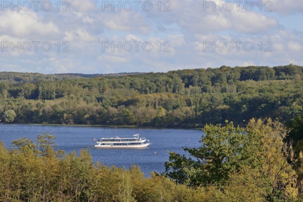 View of the Möhnesee with the passenger ship MS Möhnesee, autumn atmosphere, blue cloudy sky, Möhnetalsperre, North Rhine-Westphalia, Germany