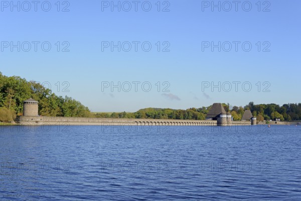 View of the Möhne dam, blue sky, Möhne dam, North Rhine-Westphalia, Germany