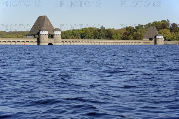 View of the Möhne dam, blue sky, Möhne dam, North Rhine-Westphalia, Germany