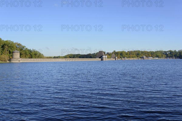 View of the Möhne dam, blue sky, Möhne dam, North Rhine-Westphalia, Germany