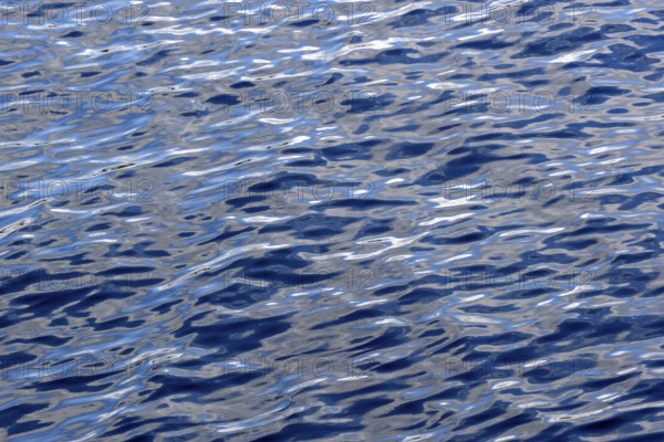 Light reflections on the wavy water surface, Lake Möhne, Möhne Dam, North Rhine-Westphalia, Germany