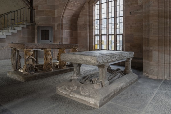 Table tombs, the founders of the Heilig Geist Hospital, Konrad Groß and Herdegen Valzner, are buried here, Nuremberg, Middle Franconia, Bavaria, Germany