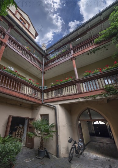 Historic courtyard of a residential building, Dürerstr., Nuremberg, Middle Franconia, Bavaria, Germany