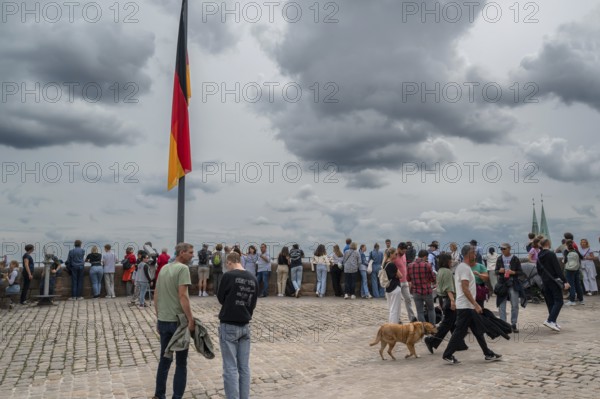 Tourists on the castle grounds of the Imperial Castle, Nuremberg, Middle Franconia, Bavaria, Germany