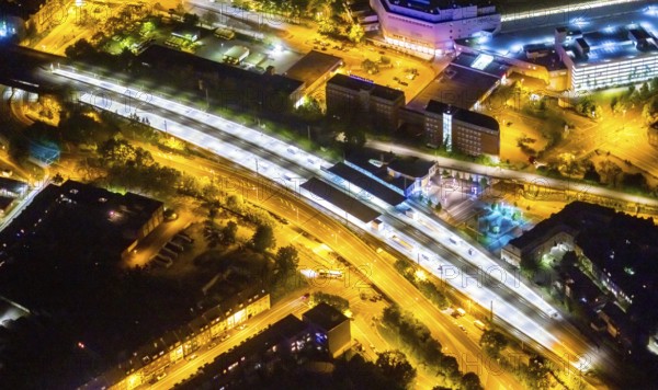 Aerial photo, Mülheim an der Ruhr main station, Technical Town Hall and Forum City Mülheim shopping centre Hans-Böckler-Platz, Altstadt II, Mülheim an der Ruhr, Ruhr area, North Rhine-Westphalia, Germany, railway station, authority, DE, Deutsche Bahn AG, twilight photography, shopping centre, shopping square, shopping centre, Europe, central station, main station, skyscrapers, light pollution, aerial view, aerial photography, aerial photography, night, night shot, night flight, fast cycle route, town hall, shopping, shopping centre, overview, bird's-eye view, illuminated streets, birds-eyes view, nightflight, overview