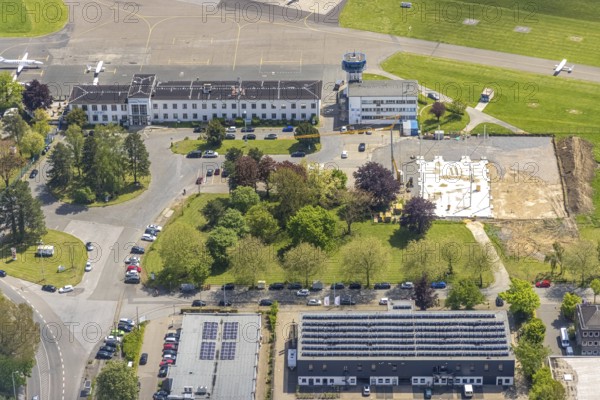 Aerial photo, Airport Essen/Mülheim, FFL Fachschule für Luftfahrzeugführer, Holthausen - Südost, Mülheim an der Ruhr, Ruhr area, North Rhine-Westphalia, Germany, DE, Europe, flight emission, airport, aircraft noise, airfield, runway, aerial photo, aerial photography, aerial photography, runway, overview, commercial airfield, bird's-eye view, overview