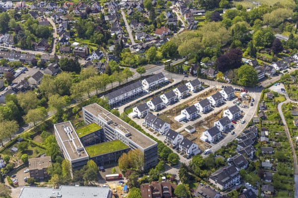 Aerial view, airport housing estate, construction site and new building housing estate Theo-Wüllenkemper-Straße, office property Parsevalstraße, Holthausen - Südost, Mülheim an der Ruhr, Ruhr area, North Rhine-Westphalia, Germany, DE, Europe, property tax, real estate, aerial view, aerial photography, aerial photography, terraced houses, overview, bird's-eye view, housing estate, living and living, residential area, residential buildings, quality of living, residential neighbourhood, housing estate, birds-eyes view, overview