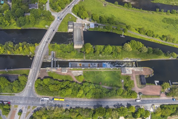 Aerial photo, Raffelberg lock, Raffelberg hydroelectric power station, Raffelberg bridge, lock island, shipping canal, Speldorf, Mülheim an der Ruhr, Ruhr area, North Rhine-Westphalia, Germany, DE, Europe, canal, power station, aerial photo, aerial photography, aerial photography, lock, overview, bird's-eye view, overview