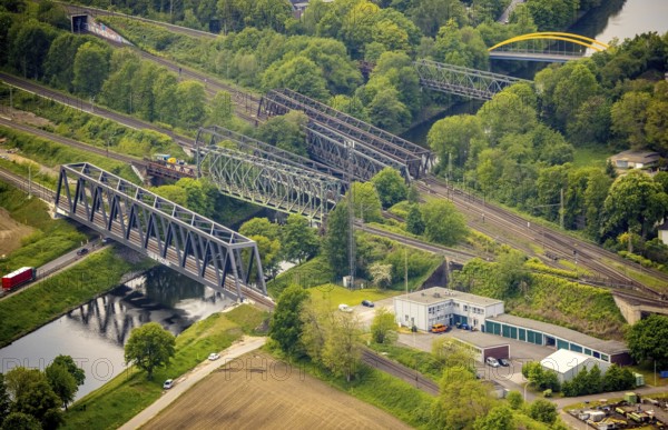 Aerial view, bridge landscape Ruhraue, railway bridges over the shipping canal, Speldorf - Northwest, Mülheim an der Ruhr, Ruhr area, North Rhine-Westphalia, Germany, DE, Europe, aerial view, aerial photography, aerial photography, overview, bird's-eye view, overview