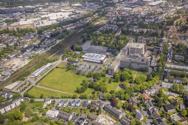 Aerial view, Tengelmann site, Mülheim vaccination centre, event hall The Terracotta Army and Body Worlds, Speldorf, Mülheim an der Ruhr, Ruhr area, North Rhine-Westphalia, Germany, DE, Europe, commercial enterprises, commercial area, commercial site, commercial use, industrial area, industrial site, aerial view, aerial photography, aerial photography, photovoltaic, photovoltaic system, solar, solar system, solar energy, solar energy, overview, bird's eye view, Wissollstraße, birds-eyes view, overview