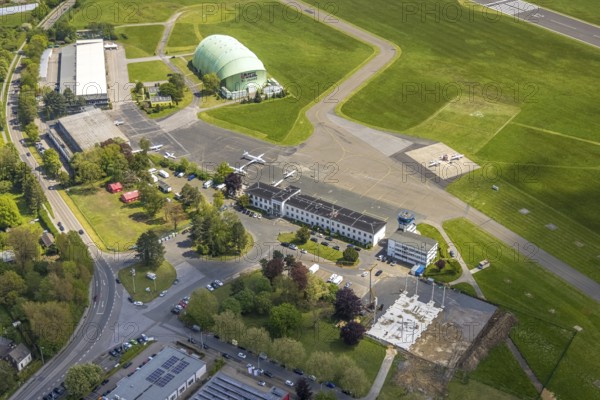 Aerial photo, Essen/Mülheim Airport, FFL Technical College for Aircraft Pilots, Corona Drive-In Test Centre at the airship hangar, Holthausen - Southeast, Mülheim an der Ruhr, Ruhr area, North Rhine-Westphalia, Germany, Corona crisis, Corona measures, Corona virus, Covid-19, DE, DRK test centre, Europe, flight mission, airport, aircraft noise, airfield, runway, aerial photograph, aerial photography, aerial photography, runway, overview, commercial airfield, virus, bird's-eye view, birds-eyes view, overview