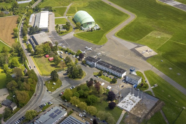 Aerial photo, Essen/Mülheim Airport, FFL Technical College for Aircraft Pilots, Corona Drive-In Test Centre at the airship hangar, Holthausen - Southeast, Mülheim an der Ruhr, Ruhr area, North Rhine-Westphalia, Germany, Corona crisis, Corona measures, Corona virus, Covid-19, DE, DRK test centre, Europe, flight mission, airport, aircraft noise, airfield, runway, aerial photograph, aerial photography, aerial photography, runway, overview, commercial airfield, virus, bird's-eye view, birds-eyes view, overview