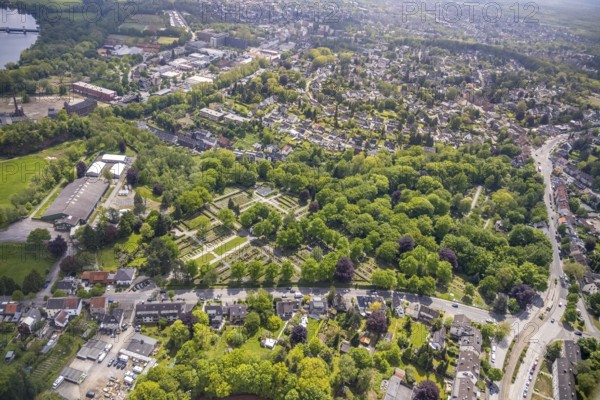 Aerial view, cemetery Broich, tennis hall De Wet, Broich - Ost, Mülheim an der Ruhr, Ruhr area, North Rhine-Westphalia, Germany, DE, Europe, aerial view, aerial photography, aerial photography, sports, tennis, tennis facility, tennis halls, overview, bird's-eye view, woodland, birds-eyes view, overview