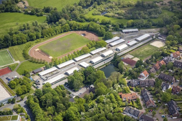 Aerial photo, refugee village Saarn Mintarder Straße and sports field, Saarn, Mülheim an der Ruhr, Ruhr area, North Rhine-Westphalia, Germany, asylum, DE, Europe, refugees, refugee homes, refugee accommodation, aerial photograph, aerial photography, aerial photography, overview, bird's-eye view, bird's-eye view, overview