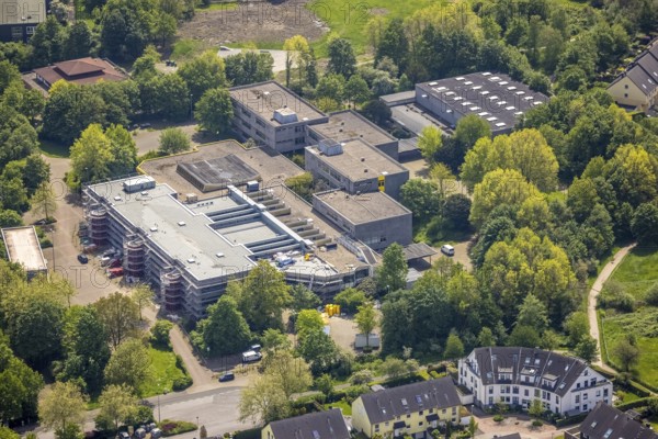 Aerial view, construction site and renovation of Berufskolleg Lehnerstraße, sports hall, comprehensive school Saarn, Saarn, Mülheim an der Ruhr, Ruhr area, North Rhine-Westphalia, Germany, construction work, construction area, construction site, construction project, construction site, vocational school, education, educational institution, DE, Europe, educational institute, aerial photograph, aerial photography, aerial photography, renovation, renovation, school, sports hall, overview, bird's-eye view, bird's-eye view, overview