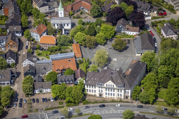 Aerial view, Städt. Grundschule am Klostermarkt und evang. Dorfkirche, Saarn, Mülheim an der Ruhr, Ruhr area, North Rhine-Westphalia, Germany, place of worship, education, educational institution, DE, Europe, religious community, place of worship, holy place, church, parish, denomination, educational institute, aerial view, aerial photography, aerial photography, religion, religious site, school, overview, bird's-eye view, overview
