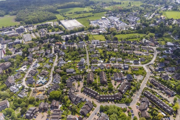 Aerial view, residential area Rotdornbogen and Wacholderring, Bobcarts Parts Servive company building, Saarn, Mülheim an der Ruhr, Ruhr area, North Rhine-Westphalia, Germany, DE, Europe, commercial area, property tax, real estate, aerial view, aerial photography, aerial photography, overview, bird's eye view, residential complex, living and living, residential area, residential buildings, residential quality, residential neighbourhood, housing estate, birds-eyes view, overview