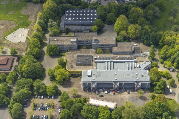 Aerial view, construction site and renovation of Berufskolleg Lehnerstraße, sports hall, comprehensive school Saarn, Saarn, Mülheim an der Ruhr, Ruhr area, North Rhine-Westphalia, Germany, construction work, construction area, construction site, construction project, construction site, vocational school, education, educational institution, DE, Europe, educational institute, aerial view, aerial photography, aerial photography, canteen building, renovation, refurbishment, school, sports hall, overview, bird's eye view, birds-eyes view, overview