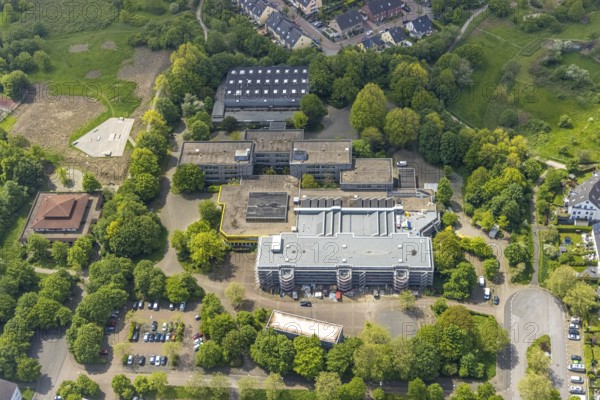 Aerial view, construction site and renovation of Berufskolleg Lehnerstraße, sports hall, comprehensive school Saarn, Saarn, Mülheim an der Ruhr, Ruhr area, North Rhine-Westphalia, Germany, construction work, construction area, construction site, construction project, construction site, vocational school, education, educational institution, DE, Europe, educational institute, aerial view, aerial photography, aerial photography, canteen building, renovation, refurbishment, school, sports hall, overview, bird's eye view, birds-eyes view, overview