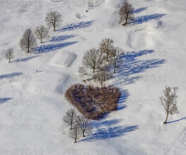 Aerial view, heart-shaped bushes in a winter landscape in the golf course of Raffelberg racecourse, Speldorf, Mülheim an der Ruhr, Ruhr area, North Rhine-Westphalia, Germany, DE, Europe, shapes and colours, heart shape, aerial view, aerial photography, aerial photography, snow, overview, bird's eye view, winter, birds-eyes view, overview