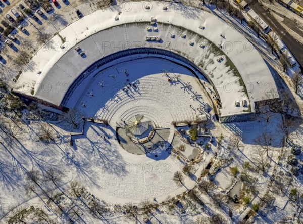 Aerial view, Ringlokschuppen, Park am Schloss Broich, Broich - Ost, Mülheim an der Ruhr, Ruhr area, North Rhine-Westphalia, Germany, DE, Darlington Park, Europe, main workshop, culture, art, aerial view, aerial photography, aerial photography, MüGa - Mülheims Garten an der Ruhr, park, snow, theatre, overview, events, venue, event location, bird's eye view, winter, old railway depot, birds-eyes view, cultural use, overview