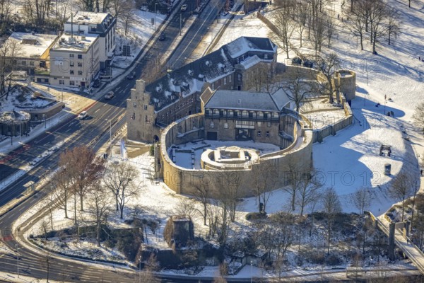 Aerial view, Broich Castle, Old Town II, Mülheim an der Ruhr, Ruhr area, North Rhine-Westphalia, Germany, castle, castle complex, DE, Darlington Park, Europe, aerial view, aerial photography, aerial photography, MüGa - Mülheims Garten an der Ruhr, park, castle, castle complex, castle park, snow, overview, bird's-eye view, winter, birds-eyes view, overview