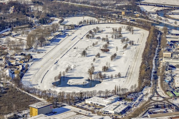 Aerial view, Raffelberg racecourse with golf course inside, Speldorf, Mülheim an der Ruhr, Ruhr area, North Rhine-Westphalia, Germany, Akazienallee, DE, Europe, golf, golf course, golf club, Raffelberg golf club, golf course, golf meadow, aerial view, aerial photography, aerial photography, equestrian sports, racecourse, Ruhrorter Straße, snow, sport, overview, bird's eye view, winter, birds-eyes view, overview