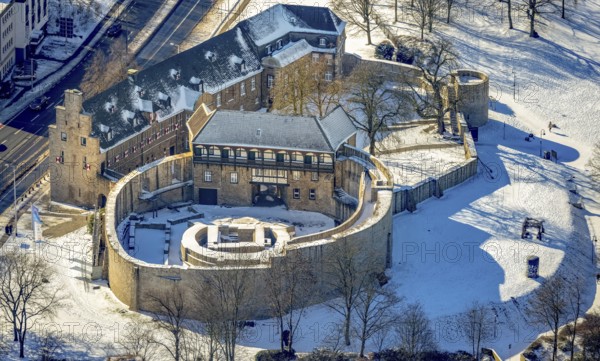 Aerial view, Broich Castle, Old Town II, Mülheim an der Ruhr, Ruhr area, North Rhine-Westphalia, Germany, castle, castle complex, DE, Darlington Park, Europe, aerial view, aerial photography, aerial photography, MüGa - Mülheims Garten an der Ruhr, park, castle, castle complex, castle park, snow, overview, bird's-eye view, winter, birds-eyes view, overview