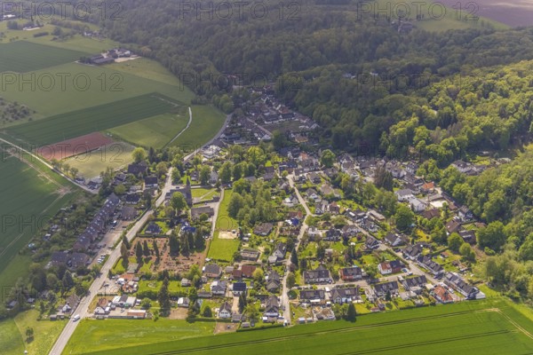 Aerial view, aerial view Mintard, Saarn, Mülheim an der Ruhr, Ruhr area, North Rhine-Westphalia, Germany, DE, Europe, Laurentius Church Mintard, aerial view, aerial photography, aerial photography, townscape, city area, overview, bird's-eye view, birds-eyes view, overview