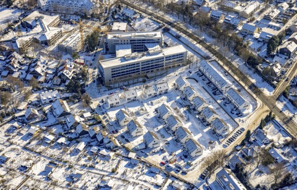 Aerial view, construction site new housing estate Theo-Wüllenkemper-Straße, office property Parsevalstraße, Holthausen - Südost, Mülheim an der Ruhr, Ruhr area, North Rhine-Westphalia, Germany, DE, Deutsche Telekom AG, single-family homes, Europe, property tax, real estate, aerial view, aerial photography, aerial photography, terraced houses, snow, overview, bird's-eye view, winter, residential complex, living and living, residential area, residential buildings, residential quality, residential neighbourhood, housing estate, birds-eyes view, overview