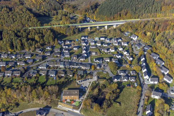 Aerial view, new development area Ziegelei II with children's garden in wooden construction in Meschede-Stadt in Meschede, Sauerland, North Rhine-Westphalia, Germany, motorway A46, bridge, DE, Europe, property tax, real estate, kindergarten, day care centre, day care centre, day nursery, aerial view, aerial photography, aerial photography, Meschede, Fulmecke viaduct, overview, bird's-eye view, residential complex, living and life, residential area, residential buildings, residential quality, residential quarter, housing estate, birds-eyes view, overview