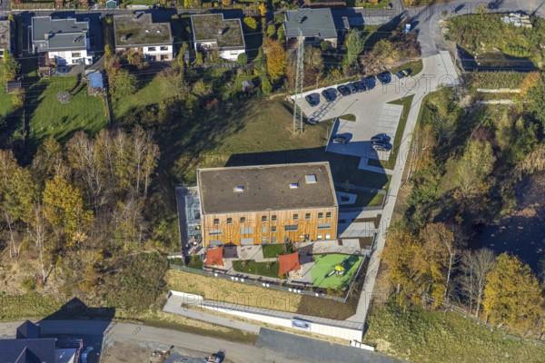 Aerial view, new development area Ziegelei II with children's garden in wooden construction in Meschede-Stadt in Meschede, Sauerland, North Rhine-Westphalia, Germany, DE, Europe, kindergarten, day care centre, day nursery, aerial photograph, aerial photography, aerial photography, Meschede, overview, bird's-eye view, overview