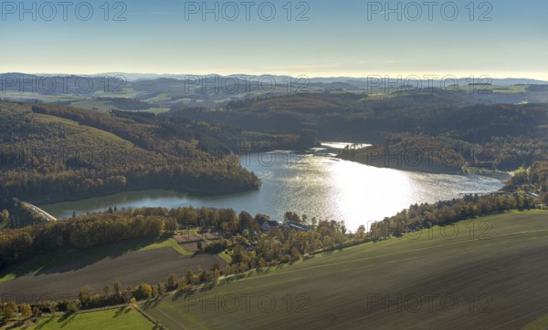 Aerial view, Hennesee in the district Berghausen in Meschede, Sauerland, North Rhine-Westphalia, Germany, DE, Europe, Hennetalsperre, autumn colours, autumn forest, autumn forest colours, aerial view, aerial photography, aerial photography, Meschede, dam wall, overview, bird's-eye view, birds-eyes view, autumn forest, overview