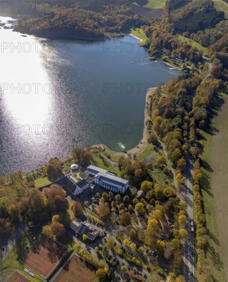 Aerial view, Welcome Hotel Meschede am Hennesee in the district Berghausen in Meschede, Sauerland, North Rhine-Westphalia, Germany, DE, Europe, gastronomy, autumn colours, autumn forest, autumn forest colours, hotel, hotel facilities, hotel business, aerial view, aerial photography, aerial photography, Meschede, overview, bird's eye view, birds-eyes view, autumnal forest, overview