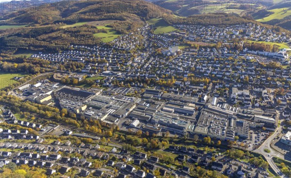 Aerial view, local view and Martinrea Honsel foundry in Meschede-Stadt in Meschede, Sauerland, North Rhine-Westphalia, Germany, DE, Europe, commercial enterprises, commercial area, commercial park, commercial location, commercial use, property tax, hilly landscape, real estate, industrial area, industrial building, industrial site, aerial view, aerial photography, aerial photography, Meschede, overview, bird's-eye view, residential area, living and living, residential area, residential buildings, residential quality, residential neighbourhood, housing estate, birds-eyes view, overview