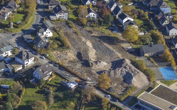 Aerial view, construction site for a residential quarter at the former Franz-Stahlmecke-Schule in Meschede-Stadt in Meschede, Sauerland, North Rhine-Westphalia, Germany, An Klocken Kapelle, construction work, construction area, building site, building plots, construction project, construction site, DE, Europe, aerial view, aerial photography, aerial photography, Meschede, overview, bird's-eye view, overview