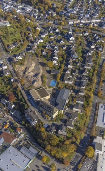 Aerial view, St. Walburga-Realschule and construction site for a residential quarter at the former Franz-Stahlmecke-Schule in Meschede-Stadt in Meschede, Sauerland, North Rhine-Westphalia, Germany, An Klocken Kapelle, construction work, construction area, building site, building plots, construction project, construction site, education, educational institution, DE, Europe, teaching institute, aerial view, aerial photography, aerial photography, Meschede, Realschule, school, overview, bird's eye view, birds-eyes view, overview