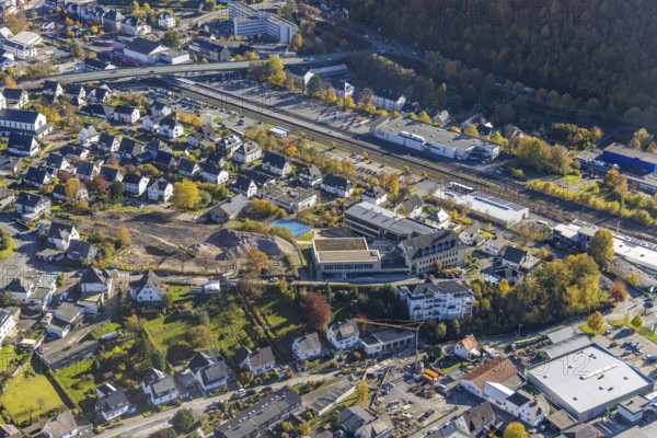 Aerial view, St. Walburga-Realschule and construction site for a residential quarter at the former Franz-Stahlmecke-Schule in Meschede-Stadt in Meschede, Sauerland, North Rhine-Westphalia, Germany, An Klocken Kapelle, construction work, construction area, building site, building plots, construction project, construction site, education, educational institution, DE, Europe, teaching institute, aerial view, aerial photography, aerial photography, Meschede, Realschule, school, overview, bird's eye view, birds-eyes view, overview